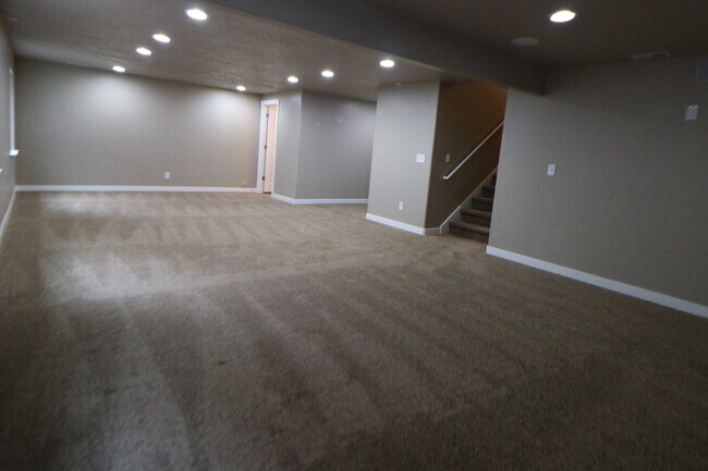 Building Photo - Large 5 Bed 3.5 Bath Home in Lehi Utah!