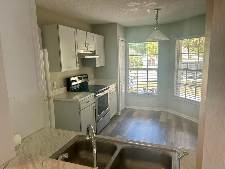 Building Photo - 2146 Fish Eagle St
