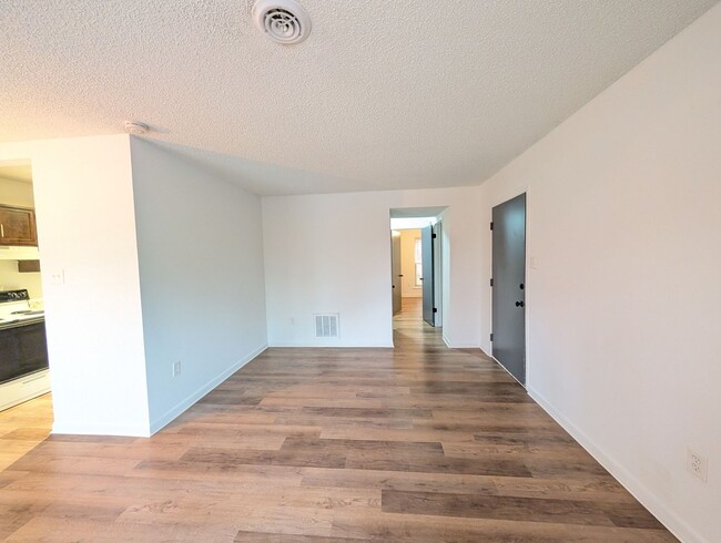 Building Photo - Black Mountain Apartment Rental-Genesis Circle