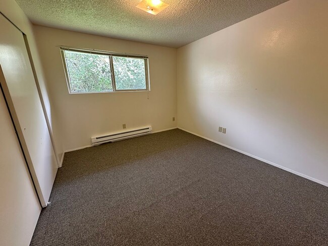 Building Photo - Remodeled & Modern Living in a Vibrant Tac...