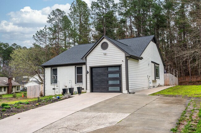 Building Photo - 405 Reynolds Ave