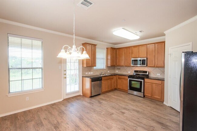 Building Photo - 9201 Brodie Ln