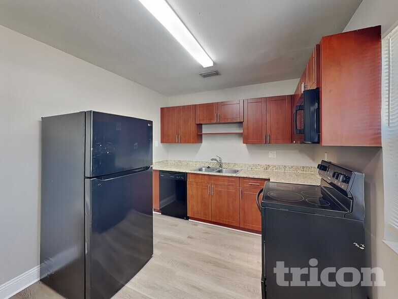 Building Photo - 3909 W Wallace Ave