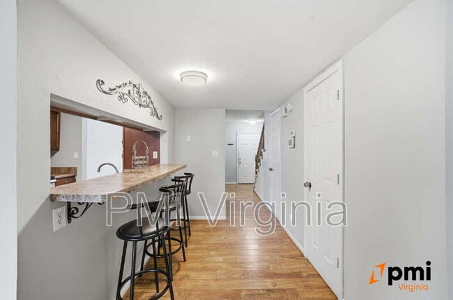 Building Photo - 1957 Darnell Dr