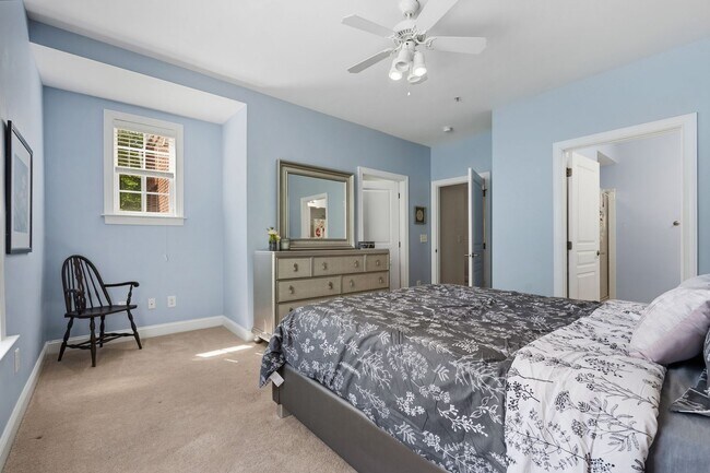 Building Photo - Fully Furnished  | Utilities Included | Flexible Lease Terms
