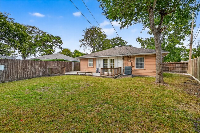 Building Photo - 1111 Choate Cir