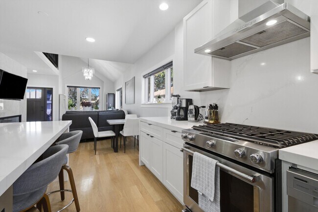 Building Photo - 4623 S Kilpatrick Ave