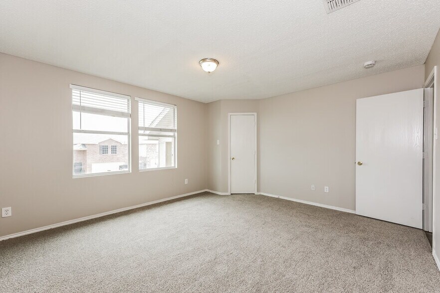 Building Photo - 521 Merton Ct