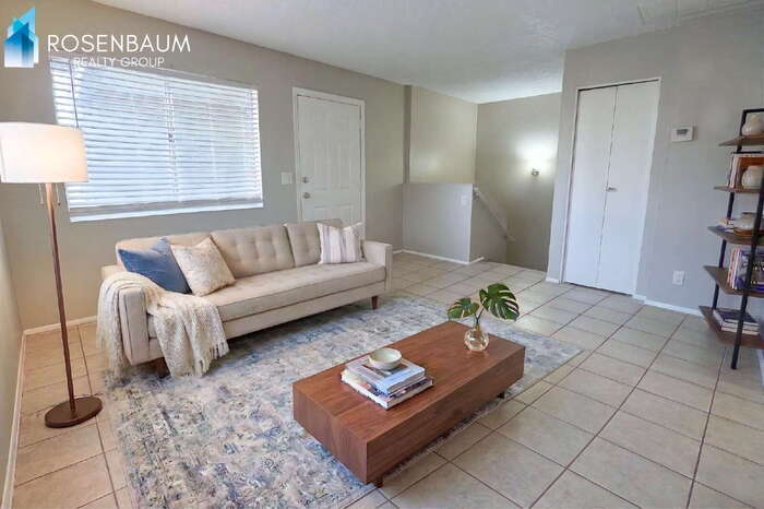 Building Photo - 707 W 1st Ave