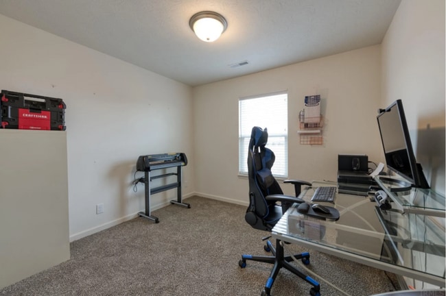 Building Photo - 4 Bedroom, Two Story House in Avalon Bluff...