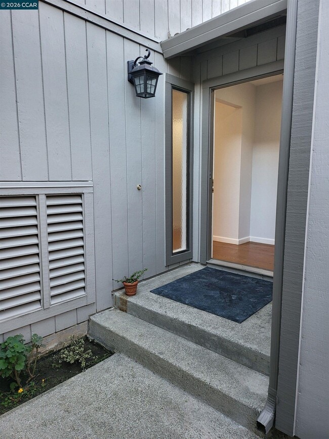 Building Photo - 11 Range Ct