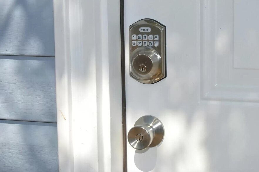 Keyless Entry - 1420 Union Ave