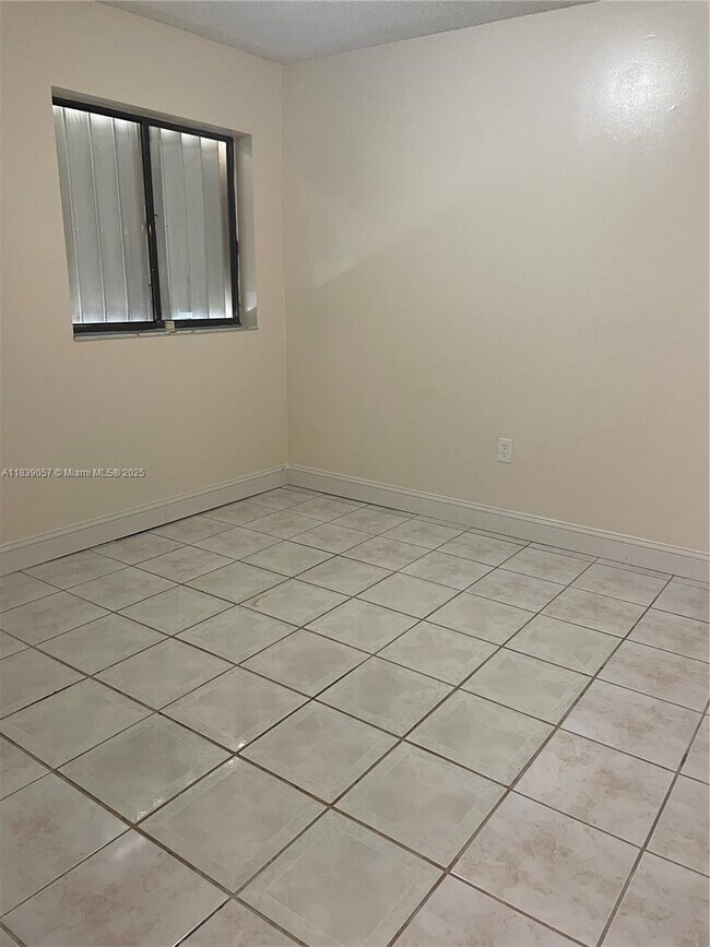 Building Photo - 2765 W 61st Pl