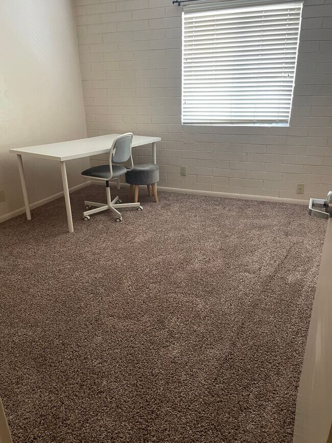 Building Photo - Pre-Leasing for August 1st!! Lovely 3 Bedroom Condo!! Close to the University of Arizona!! Perfec...