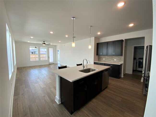 Building Photo - 537 Bauer Lp