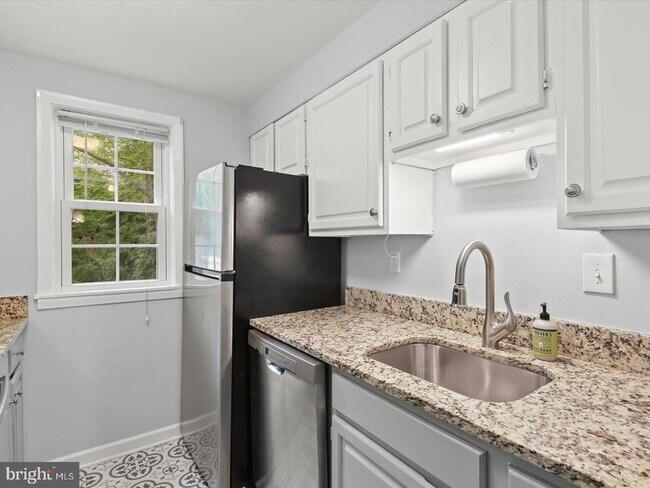 Building Photo - 706 S Arlington Mill Dr
