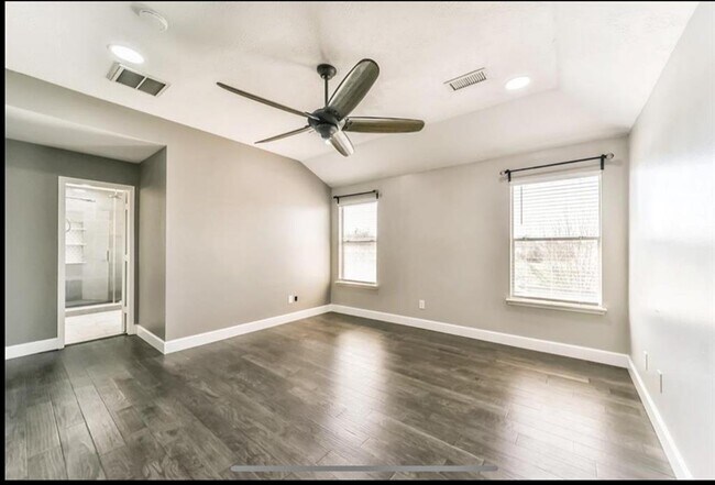 Building Photo - 14723 Bladenboro Dr