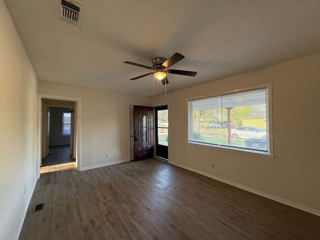Building Photo - Charming 4-Bed Home — Freshly Rehabbed AVAILABLE NOW!