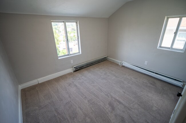 Building Photo - 5407 Halchess St