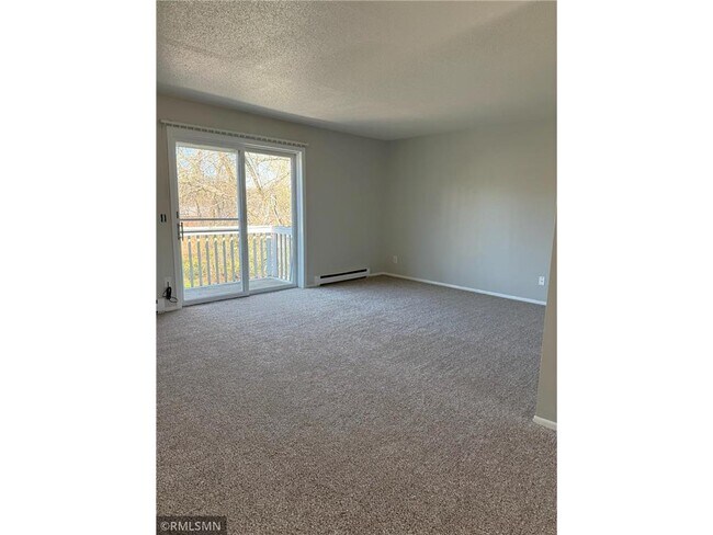 Building Photo - 880 E 6th St