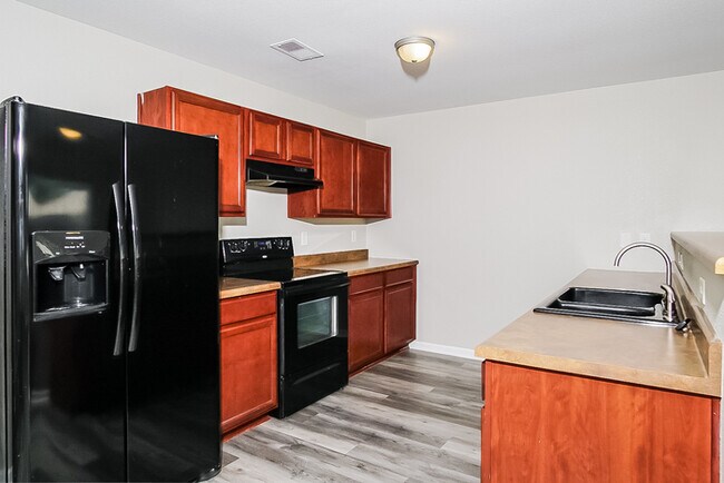 Building Photo - 3 Bedroom on Bermuda Lakes Drive