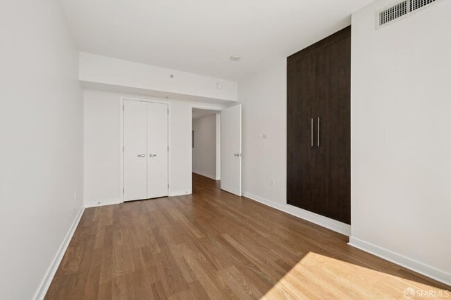 Building Photo - 301 Main St