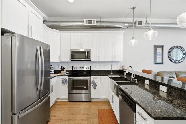 Building Photo - 3371 Dogwood Dr