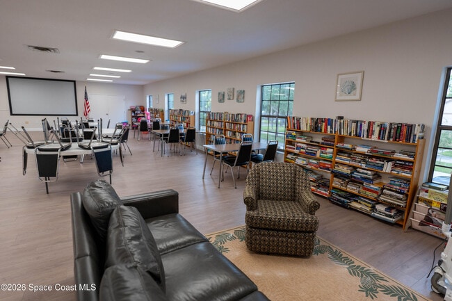 Building Photo - 605 Saint Albans Court