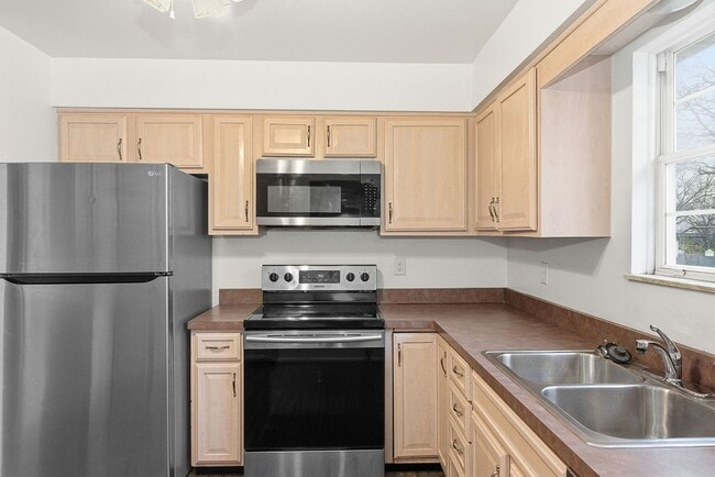 Building Photo - WESTWOOD - Spacious 3 bed 2.5 ba 2 car garage