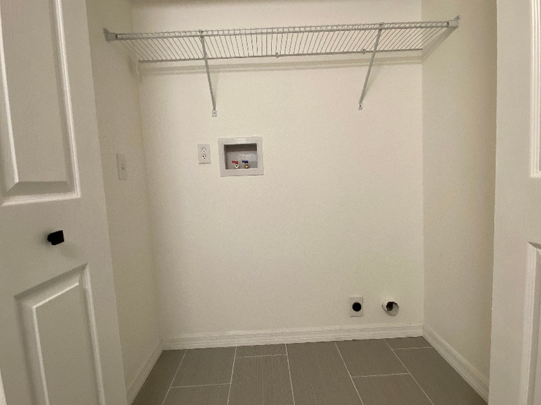 Building Photo - 144 Stuart Cir