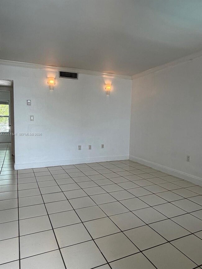Building Photo - 820 Salzedo St