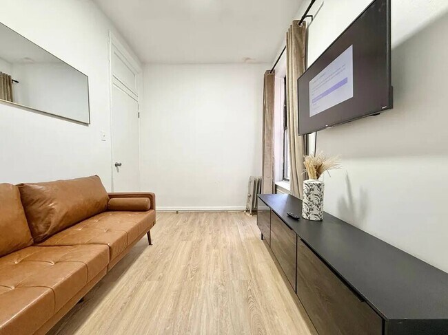 Primary Photo - Nice room in a good neighborhood