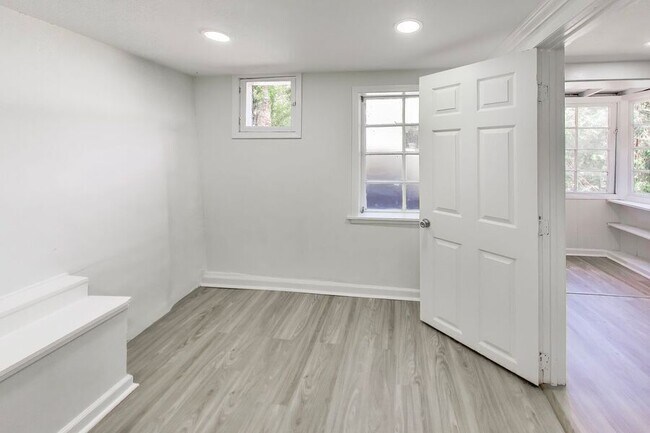 Building Photo - 7361 Claremont Ave