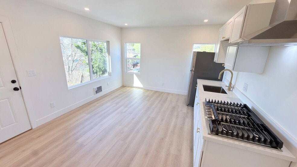 Building Photo - 1731 Magazine St