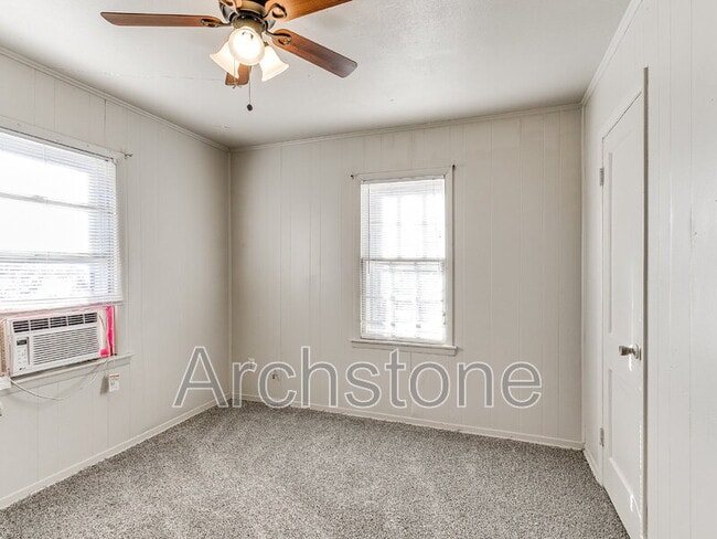 Building Photo - 527 E Boeing Dr