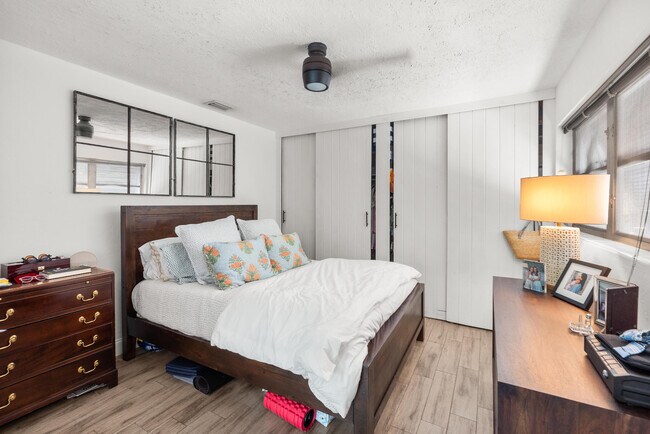 Building Photo - 549 Fairwind Dr