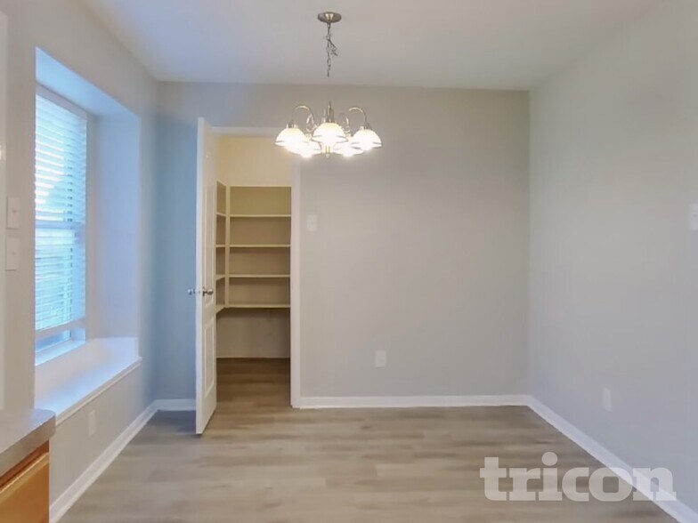 Building Photo - 1910 Flycaster Dr