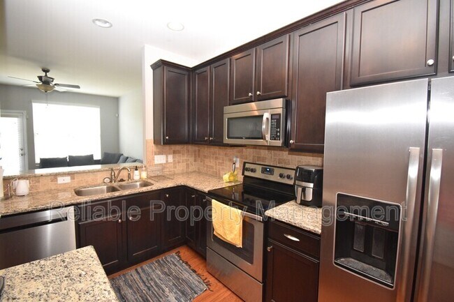 Building Photo - 830 Cupola Dr