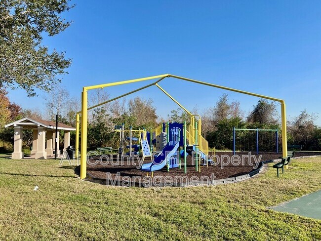 Building Photo - 16752 Cedar Crest Dr