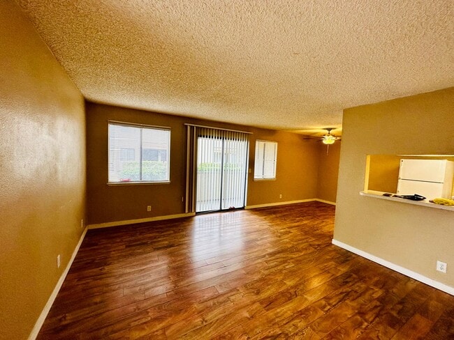 Building Photo - Downstairs Corner 2-Bedroom Condo in Centr...