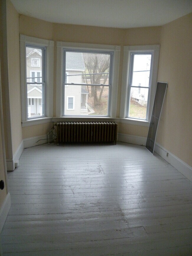 Building Photo - 129 Grandview St