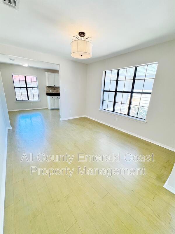 Building Photo - 710 Swan Ln