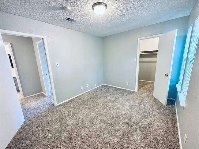 Building Photo - 1318 Southport Dr