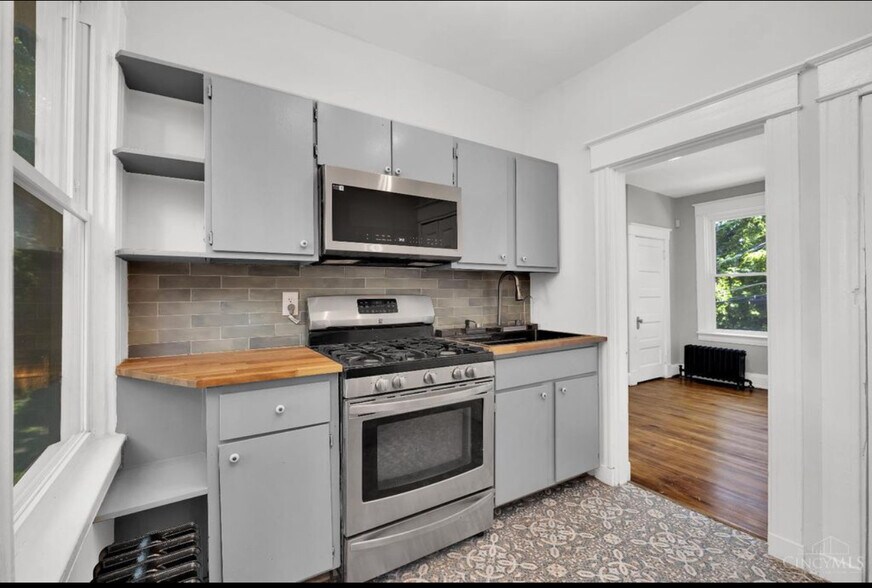Building Photo - 3033 Marshall Ave