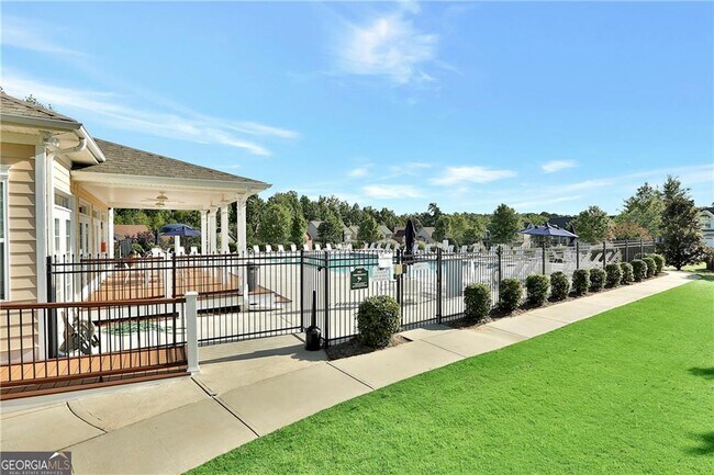 Building Photo - 195 Village Park Dr