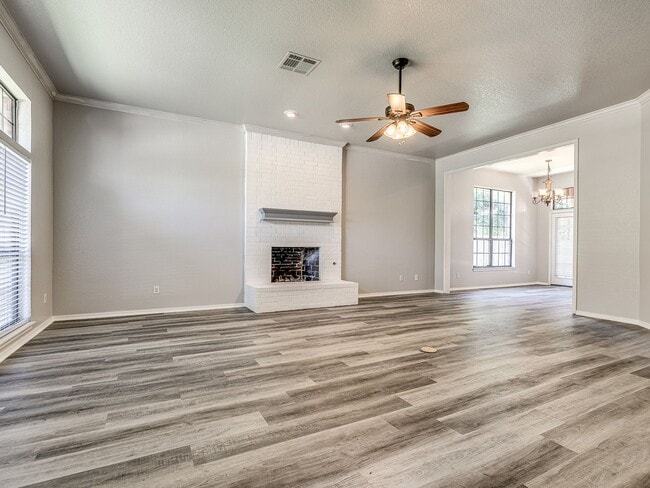 Building Photo - Beautifully remodeled home in Edmond + Edm...
