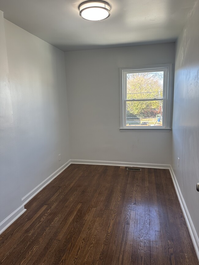 Upper Bedroom 3 - 520 21st St NE