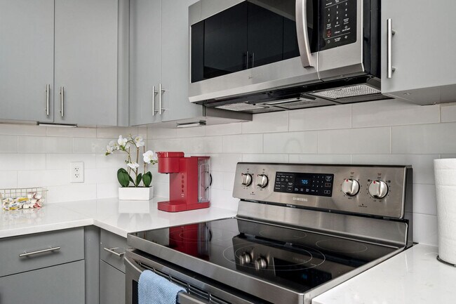 Building Photo - 542 Boulevard NE