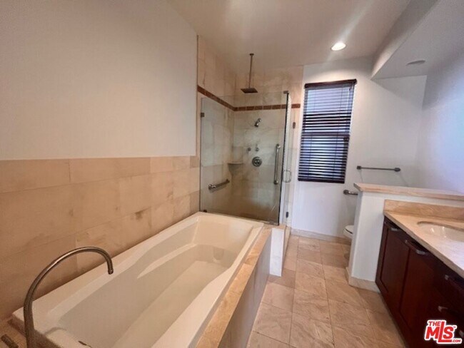 Building Photo - 8609 W Knl Dr