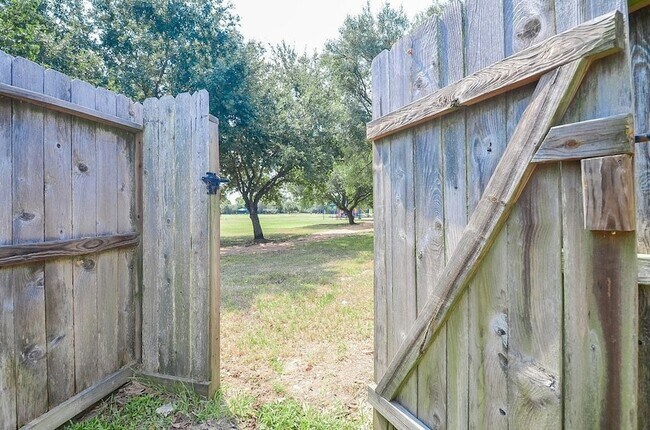 Building Photo - 20211 Canyon Ridge Ct